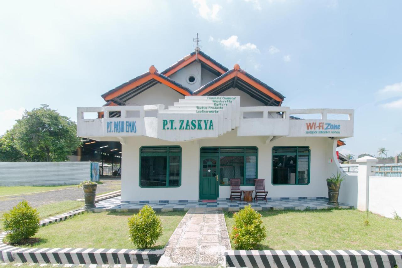 Oyo 2858 Vafa Guesthouse سيانجور المظهر الخارجي الصورة